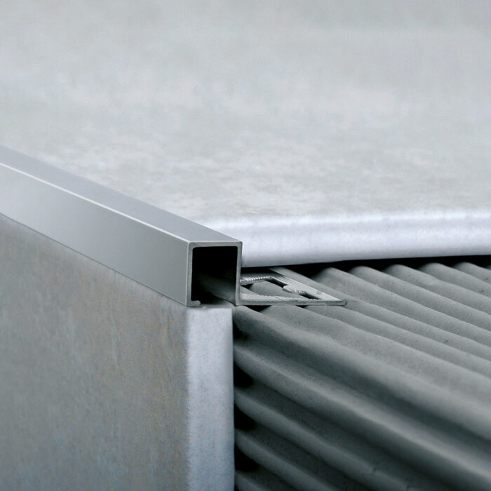 3423 Guardacanto Quadra Aluminio 10x10mm Cromo Mate Atrim 2